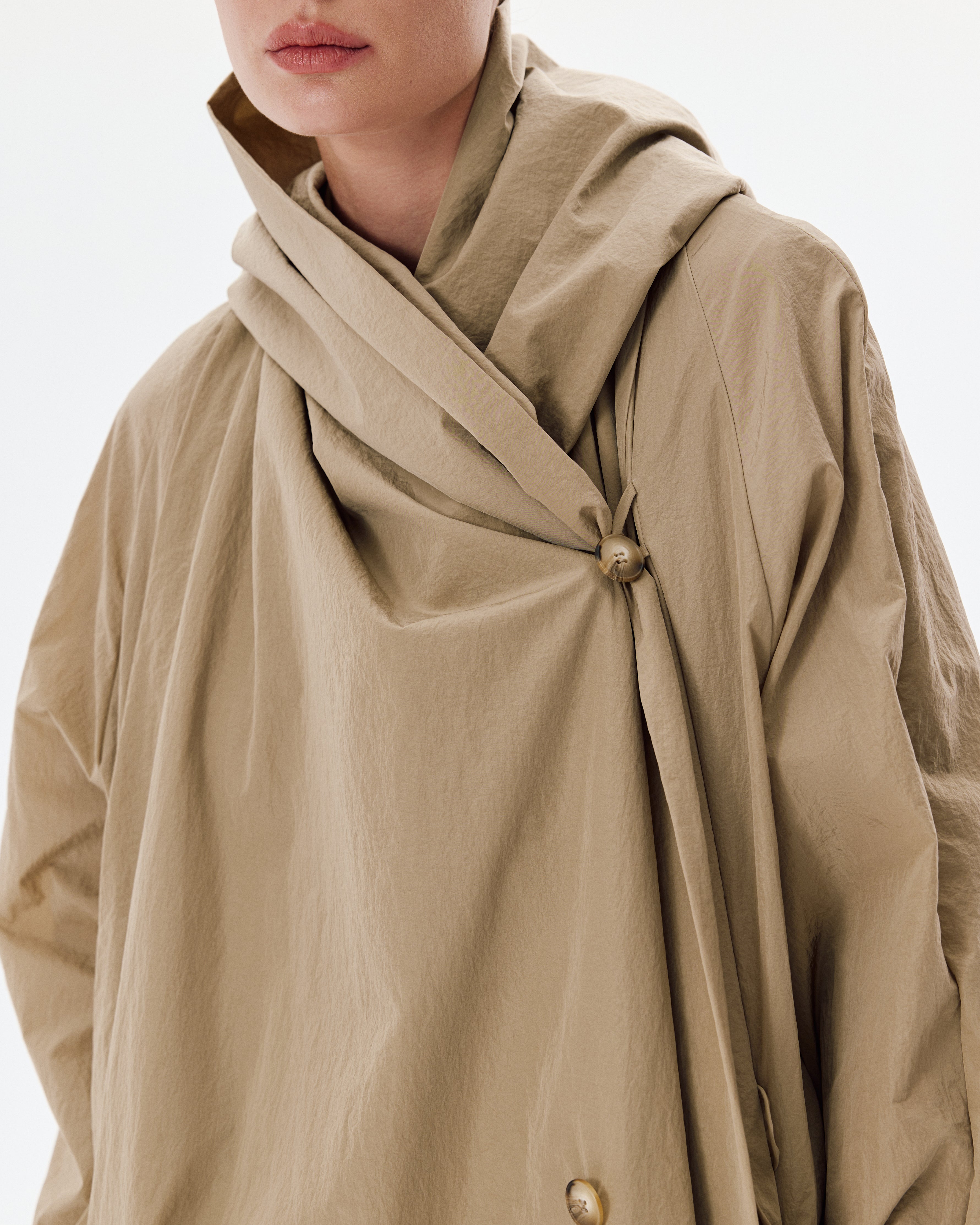 Dune Raincoat in Tree House