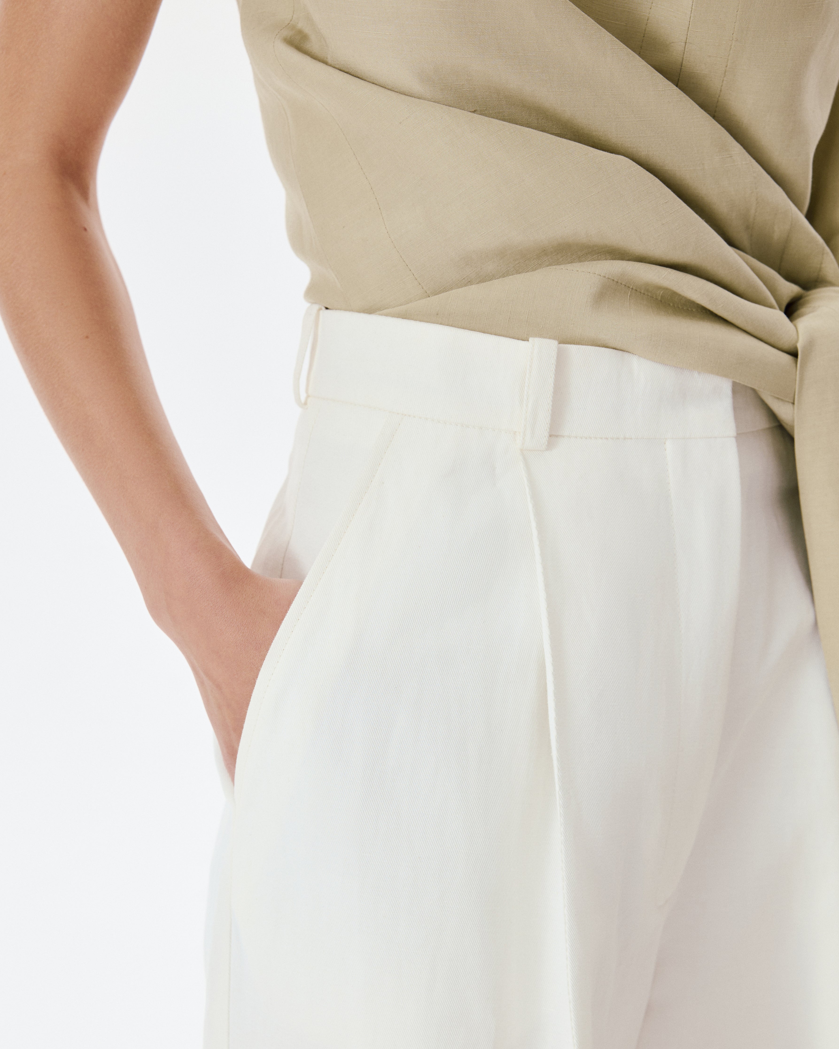 Signature Cotton Pants in White