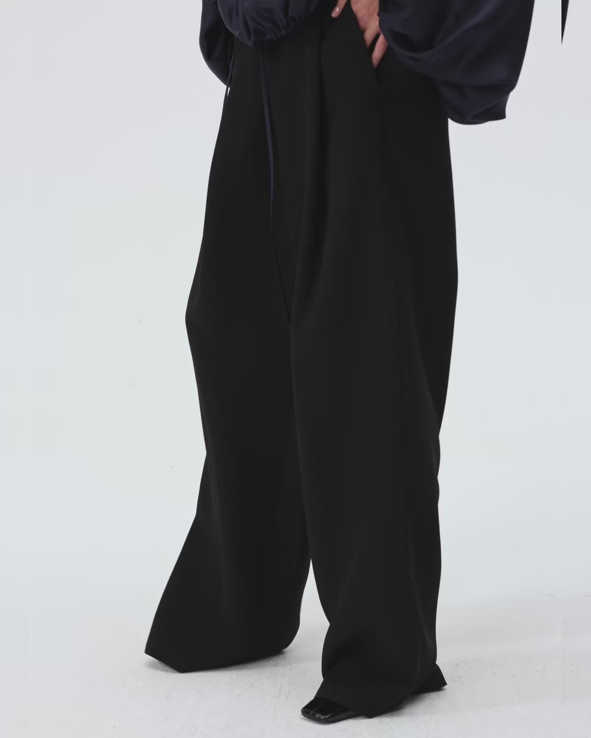 New Relax Pants in Black